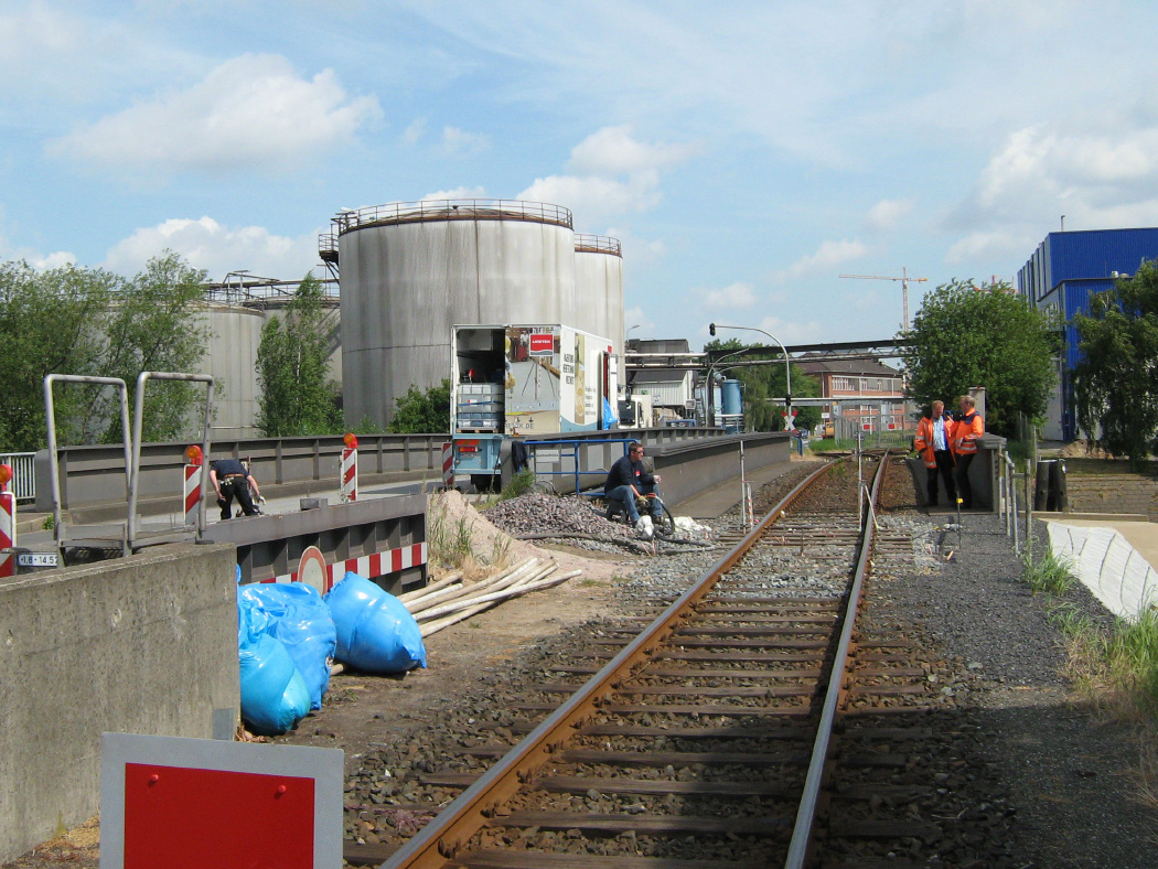 Das URETEK Verfahren wurde im Fahrbahn- und im Gleisbereich angewandt