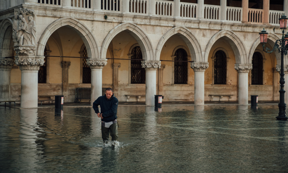 Überfluteter Markusplatz Venedig